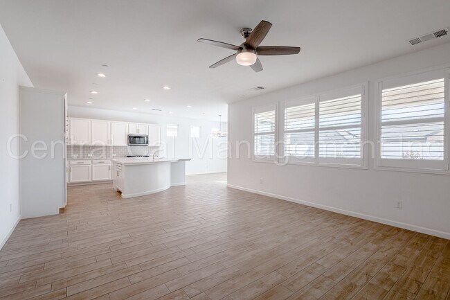 Foto del edificio - 4 Bedroom/2 Bath Home with Paid Solar - $2995 Per Month!