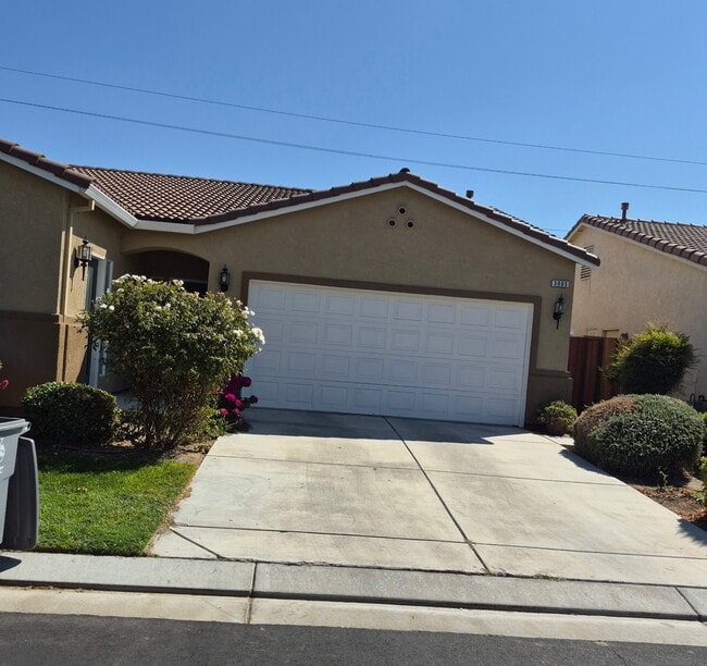 Building Photo - 3005 La Vina Cir