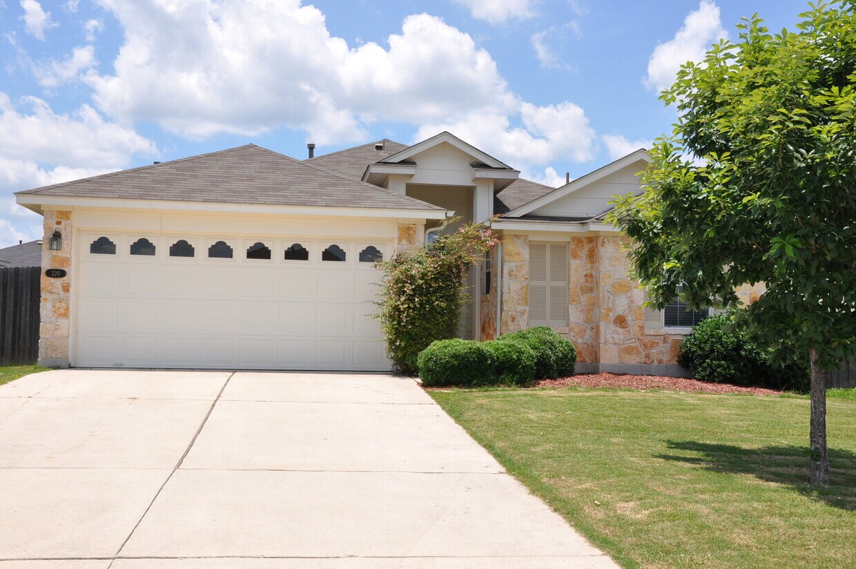 Foto principal - 3 Bedroom 2 Bath with Study in Kyle