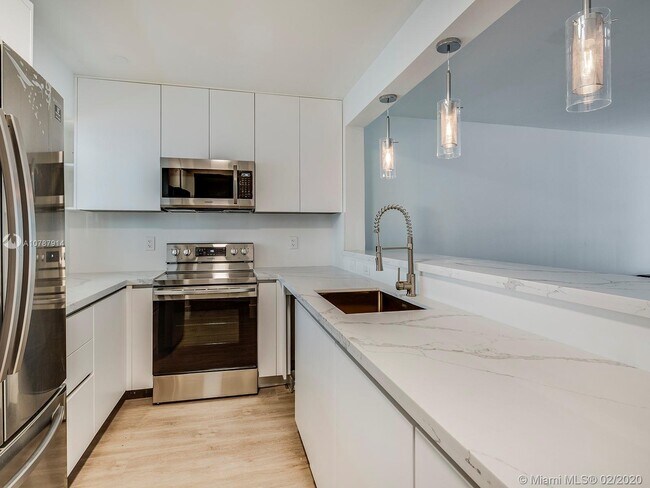 Foto del edificio - 8888  Collins Ave 315 Surfside Fl 33154