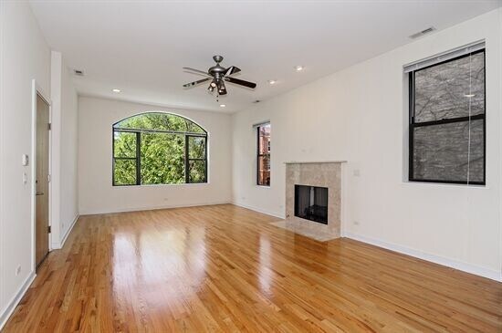 Building Photo - 2147 W Evergreen Ave