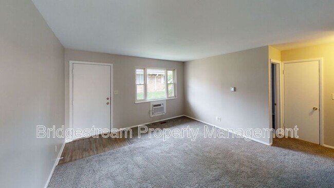 Foto del edificio - 5444 Misty Ln