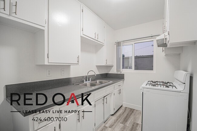 Foto del edificio - 251 Loma Dr