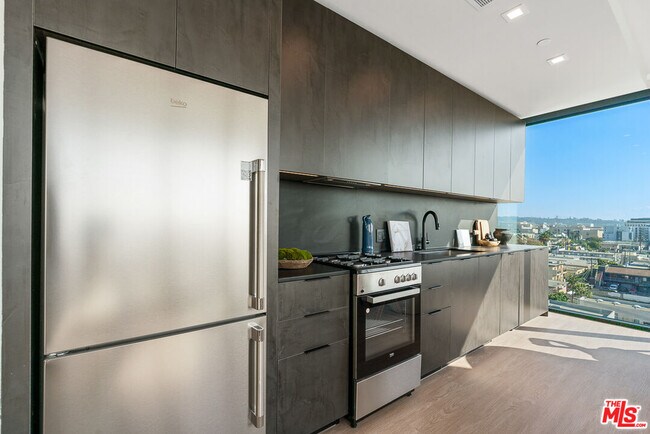 Foto del edificio - 3688 Overland Ave