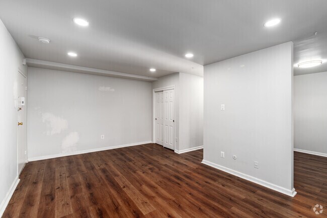 1 dormitorio, 1 baño - 700 pies cuadrados - Sala de estar - Alexander Arms Apartments