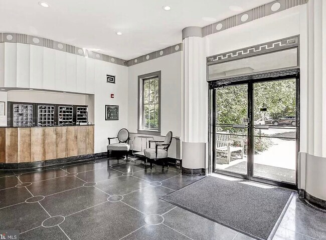 Foto del edificio - 3901 Cathedral Ave NW
