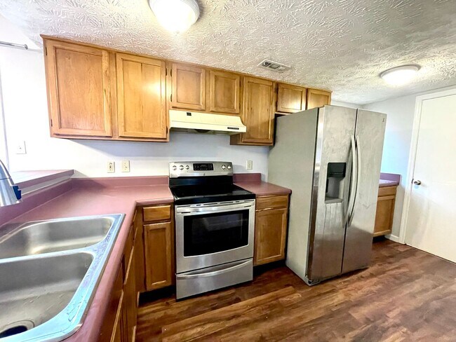Building Photo - Beautiful 3-Bedroom Home in Prime Powell L...