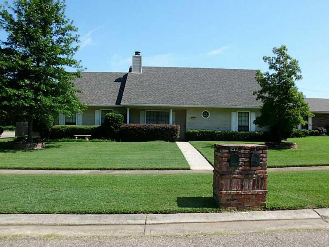 Primary Photo - Remodeled Corner Lot, Large Backyard With ...