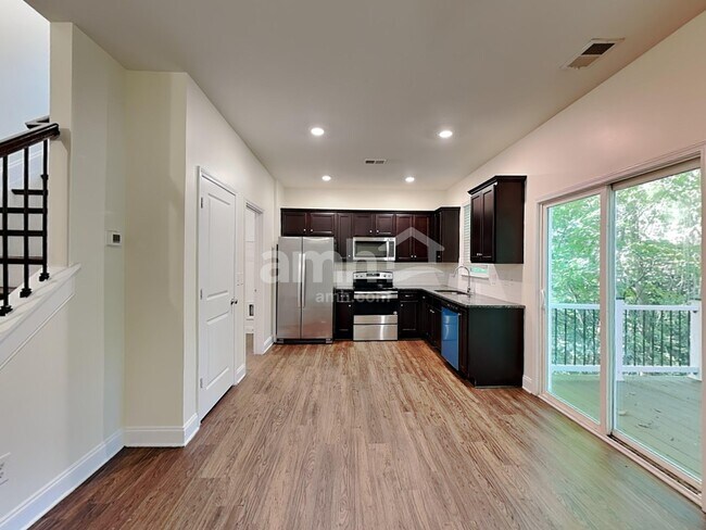Building Photo - 111 Cobblestone Dr