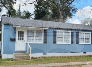 Building Photo - 1208 Holden Dr