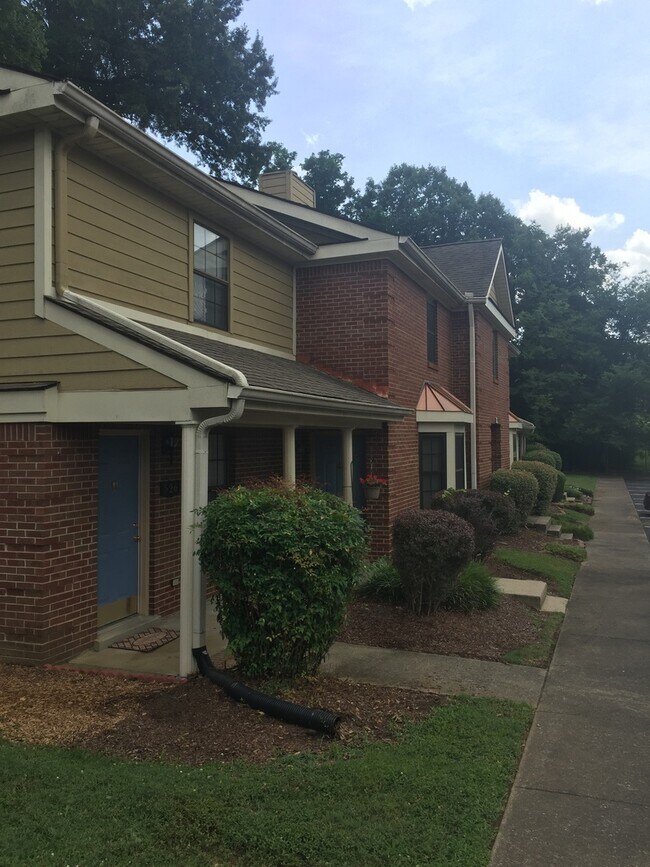 Foto del edificio - 526 Chandler Pl