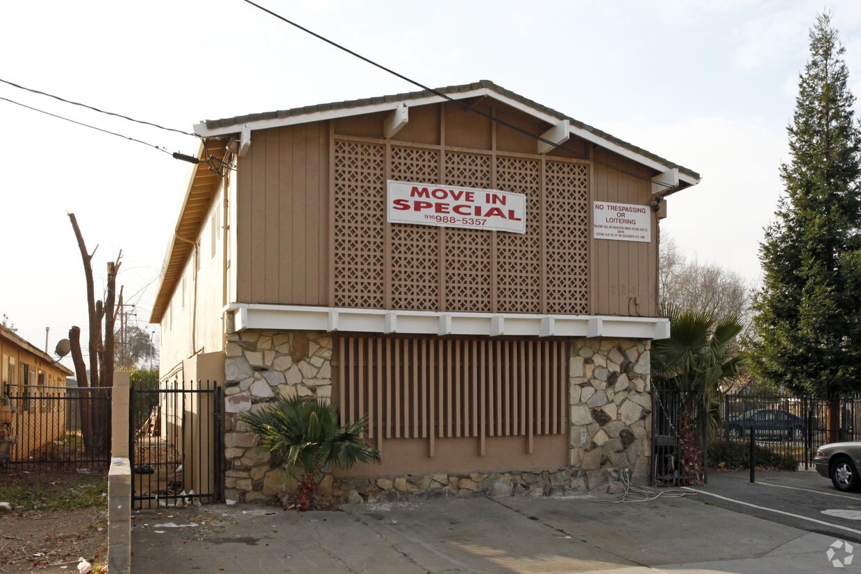 Building Photo - 724 Lampasas Ave
