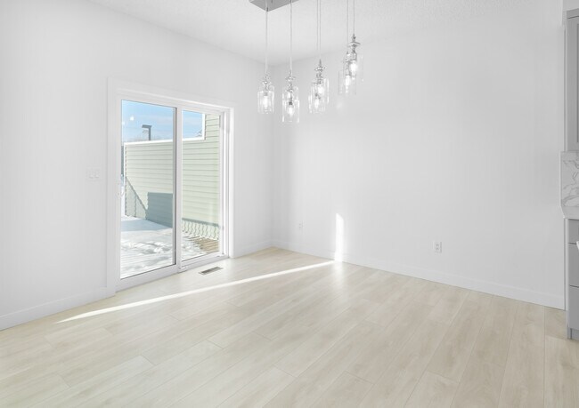 Photo du bâtiment - 3030-3169 169 St. SW