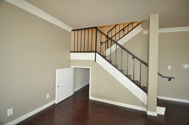 Foto del edificio - 2119 Elsinore St