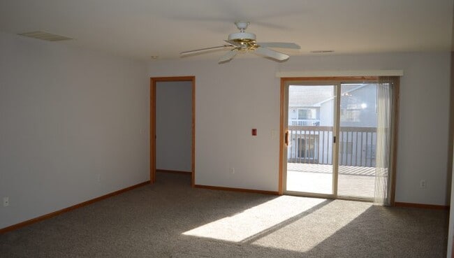 Building Photo - 397 Country Clover Dr