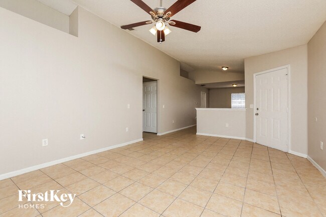 Foto del edificio - 7470 Groveoak Dr