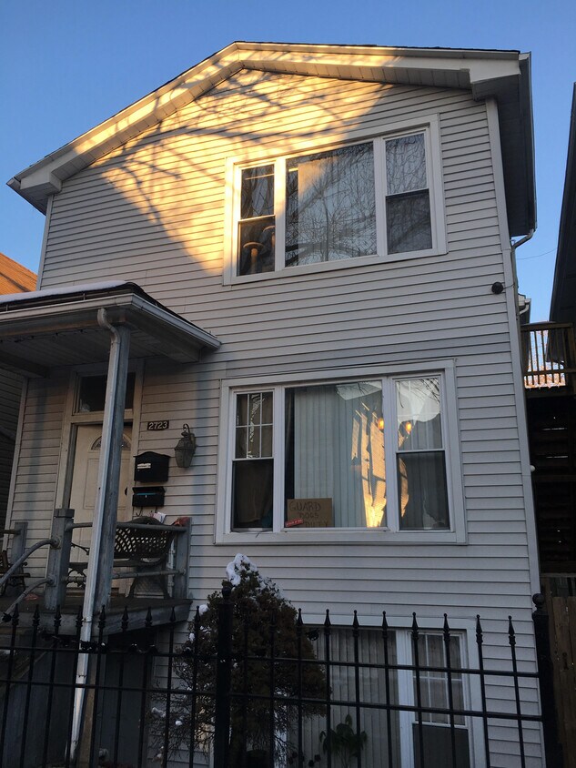 Primary Photo - 2721 N Artesian Ave