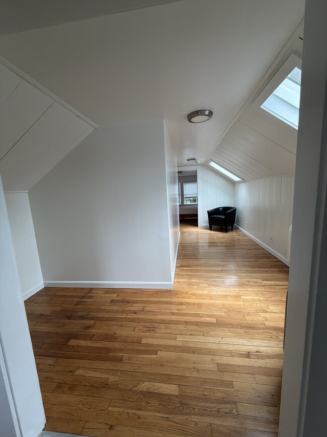 Building Photo - 50 Lyng St