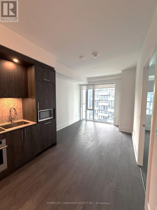 Building Photo - 470 Front St W