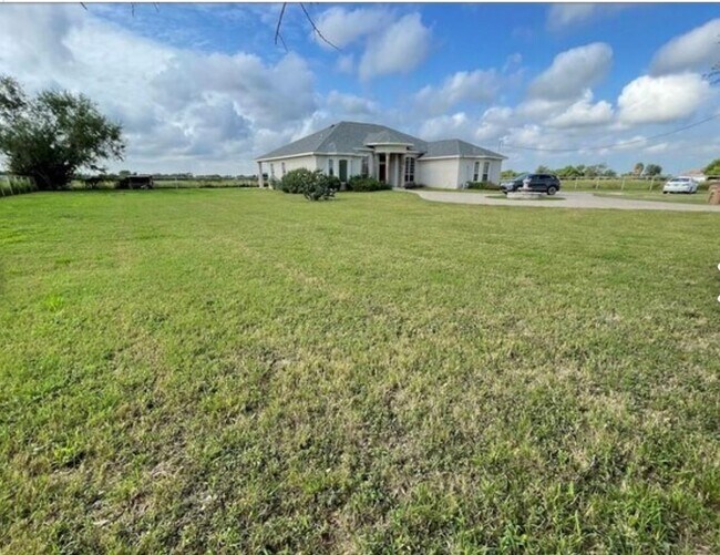 Building Photo - 420 W Palm Dr