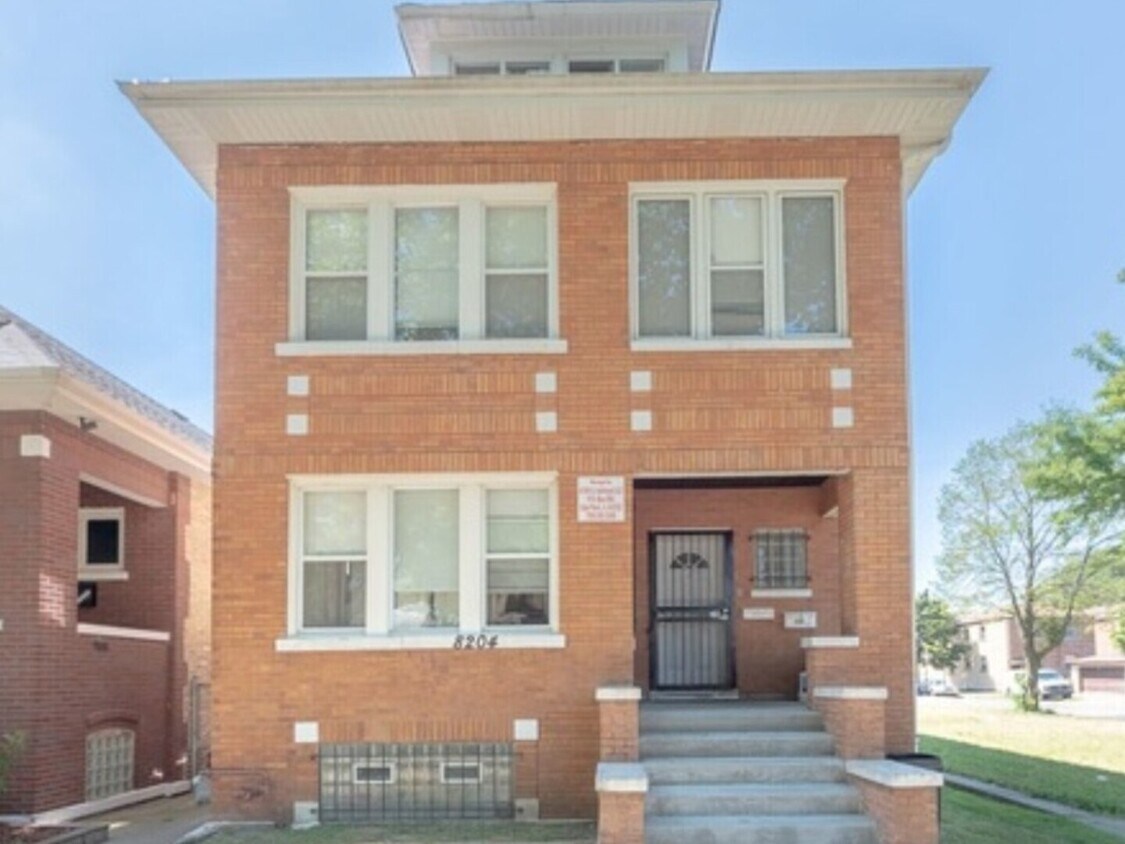 Foto principal - 8204 S Marquette Ave