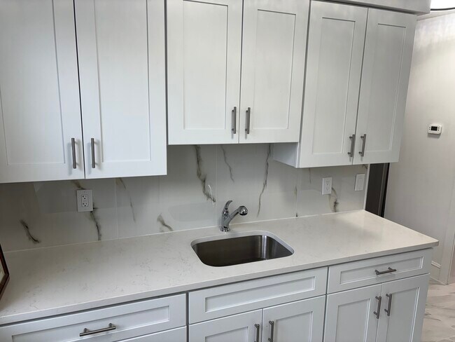 Foto del edificio - 334 Midland Ave