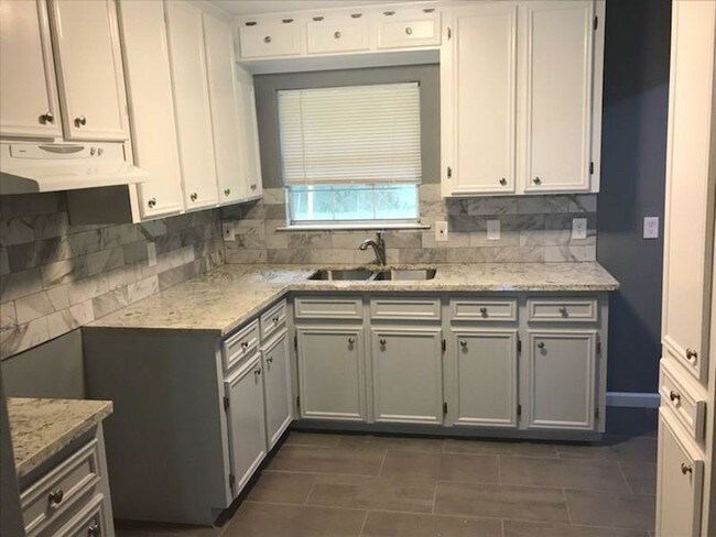 Foto del edificio - 9241 Forest View St