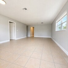 Building Photo - 1570-1572 Cypress Dr