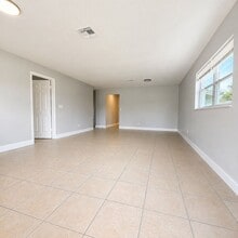 Building Photo - 1570-1572 Cypress Dr
