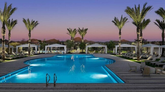 Foto del edificio - 3 BED 2.5 BATH *FURNISHED* LIKE NEW HOME I...
