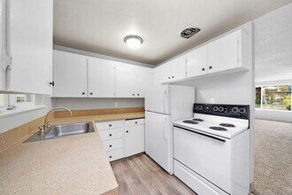 Building Photo - 1022 NE 181st Ave