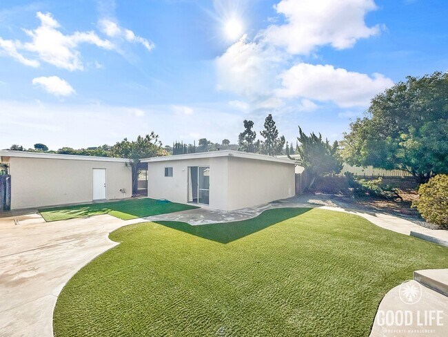 Foto del edificio - Stunning 3BD/2BA Home in Allied Gardens w/...