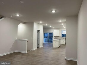 Building Photo - 507 Titanium St