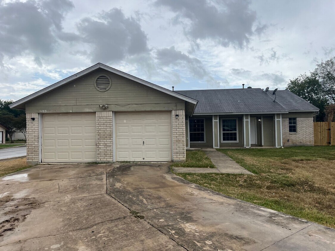 Primary Photo - 5105 Meadow Cove