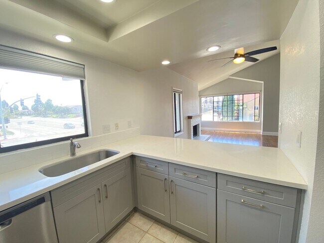 Building Photo - Fantastic 2 Bedroom 2 Bathroom Condo w/ 2 ...