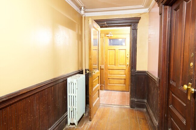Building Photo - 126 W 121st St