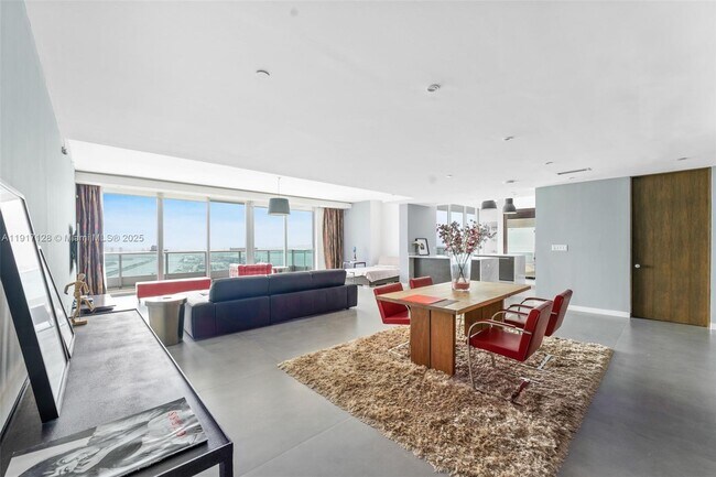 Building Photo - 900 Biscayne Blvd