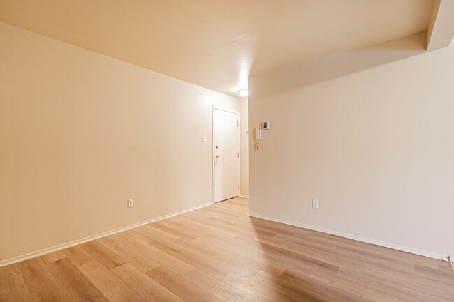 Building Photo - 10 Rue Lauzon