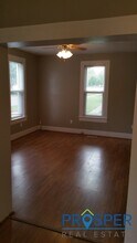 Building Photo - 827 Niagara St