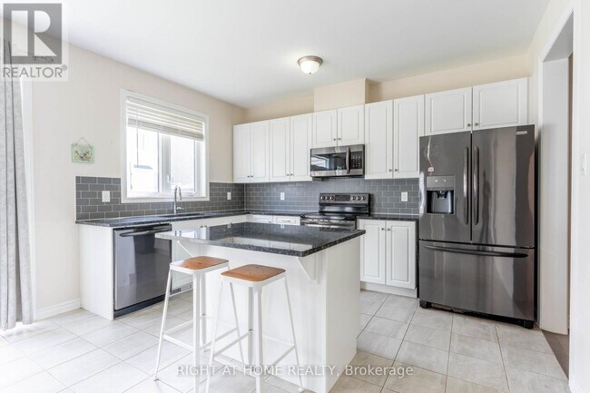 Building Photo - 305 Everglade Way