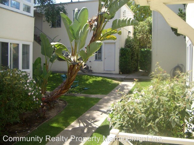 Building Photo - 2554-2558 Ivy Dr