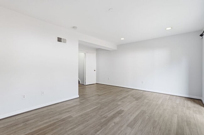 Building Photo - This beautifully designed townhome offers three spacious bedrooms and two and a half refined bath...