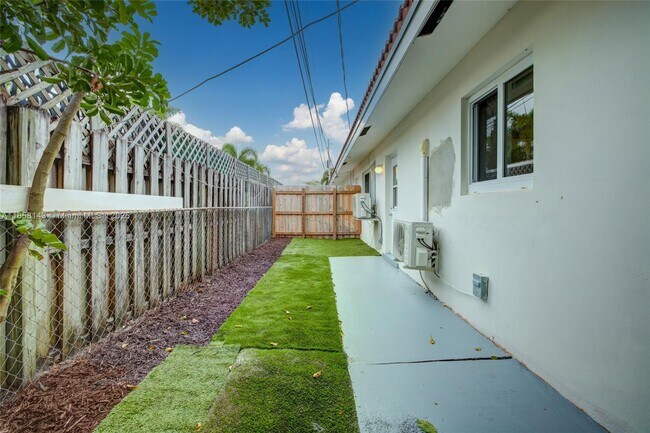 Foto del edificio - 1750 NE 56th Ct