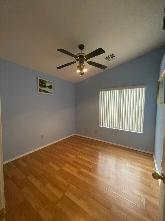 Foto del edificio - 3537 N 64th St