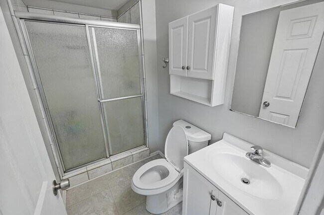 Building Photo - 4317 Twin Pines Dr