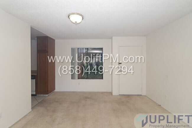 Foto del edificio - Charming 1 Bed / 1 Bath Condo in Gated Community in a Prime Central Location