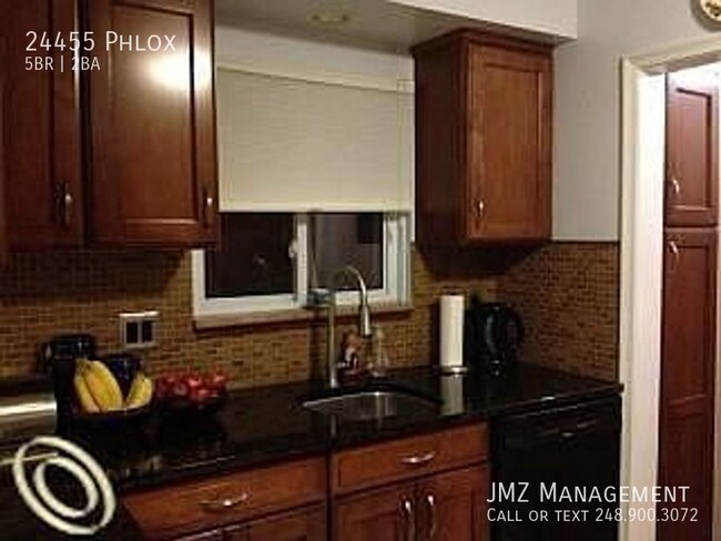 Building Photo - 5 bedroom 2 bath brick ranch for rent