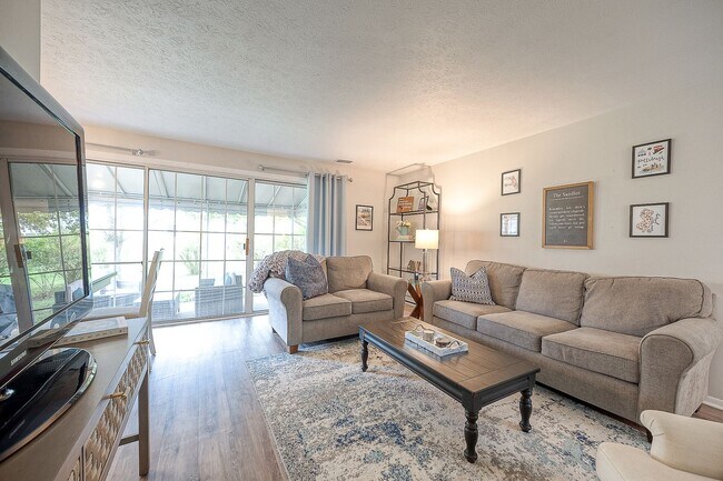 Foto del edificio - Super cute townhome-sleeps 4, with pool, w...