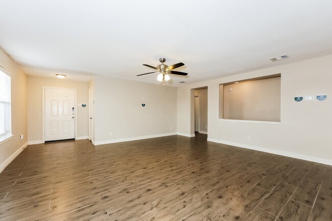Building Photo - 109 Heritage Dr