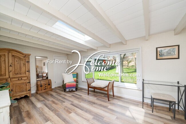 Building Photo - Remodeled Furnished Home in the Heart of Reno